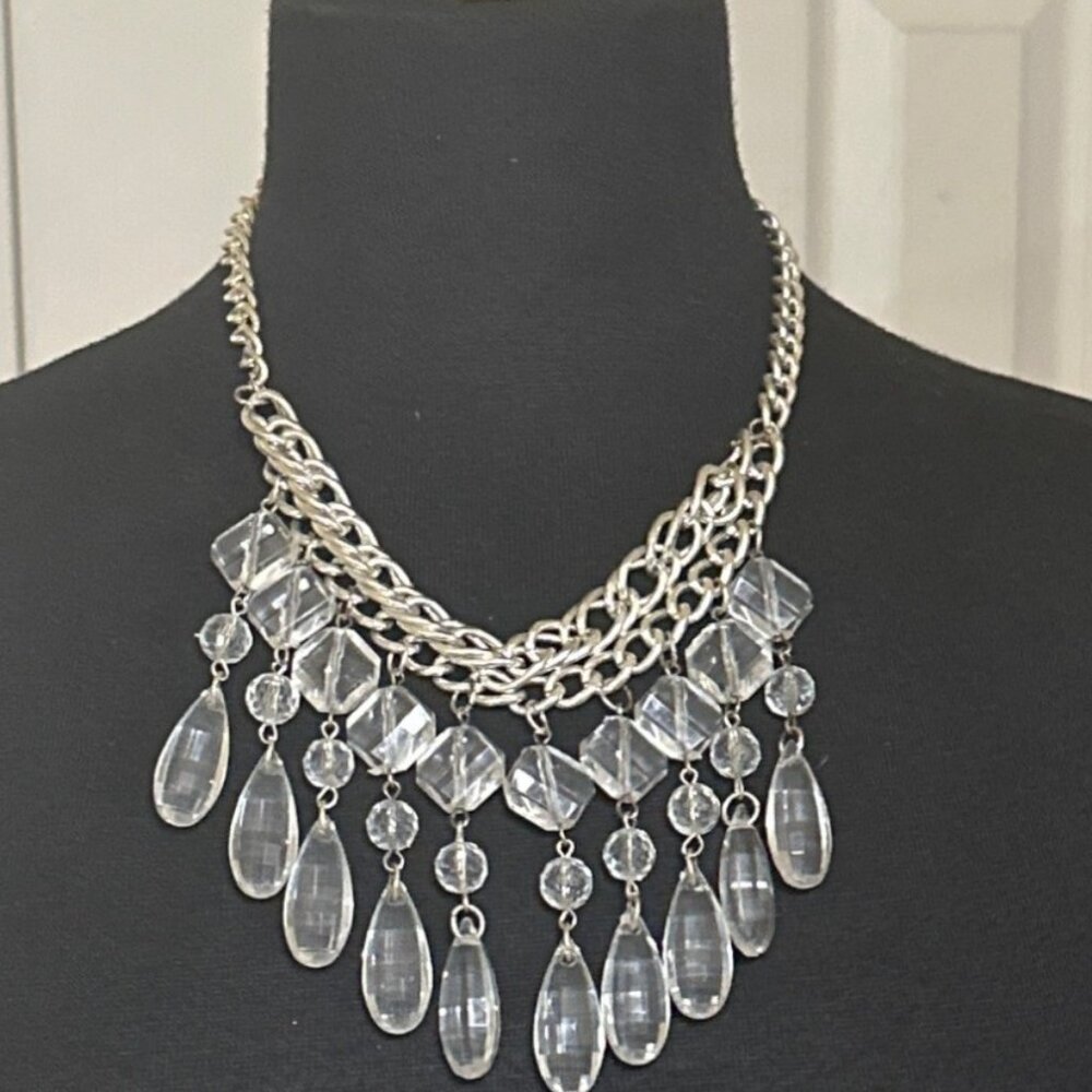 Edge Fashion Jewelry Acrylic Beaded Necklace w/Dangle Earrings 12" Height (NEW)